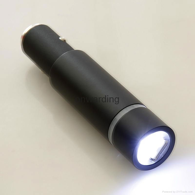 3-in-1 car charger with power bank and LED torch light  5