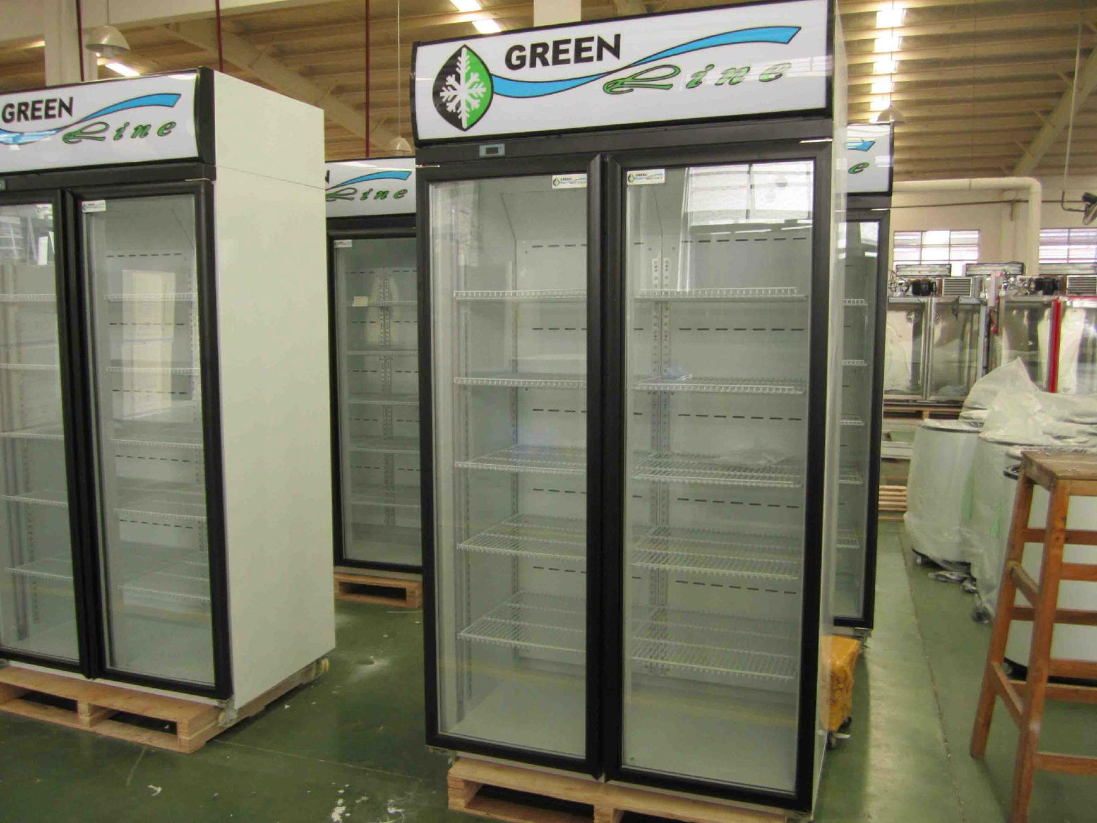 1400L Double Door Upright Cooler 3