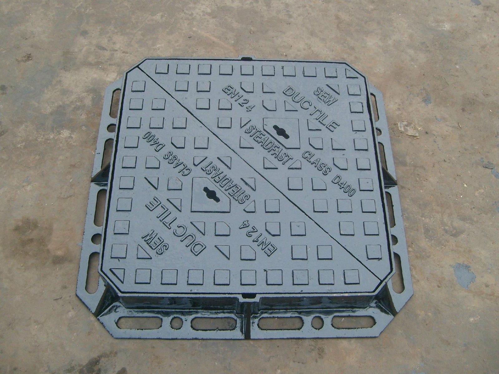 Triangle cover  ductile iron manhole cover