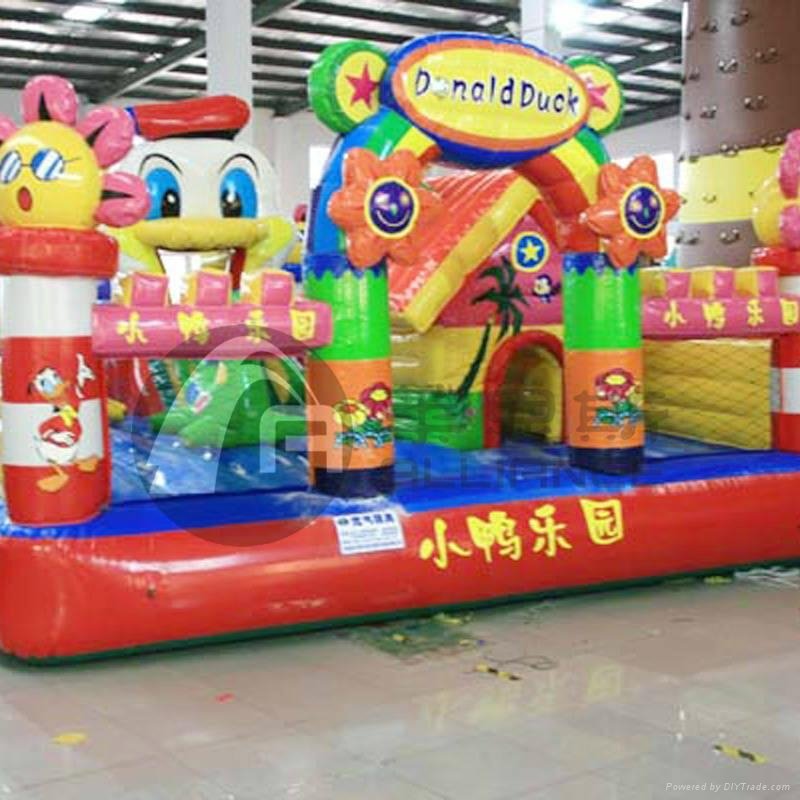 Little Duck Paradise Inflatable Castle 2