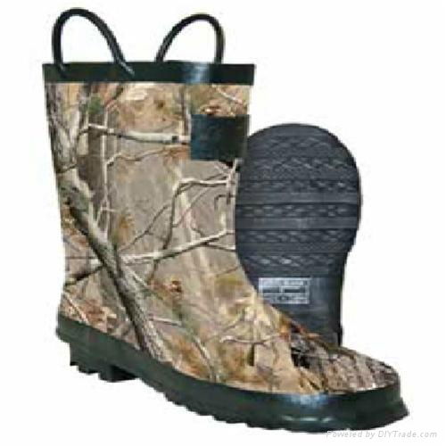 Tree camo rain boots for boy's outdoor footwear