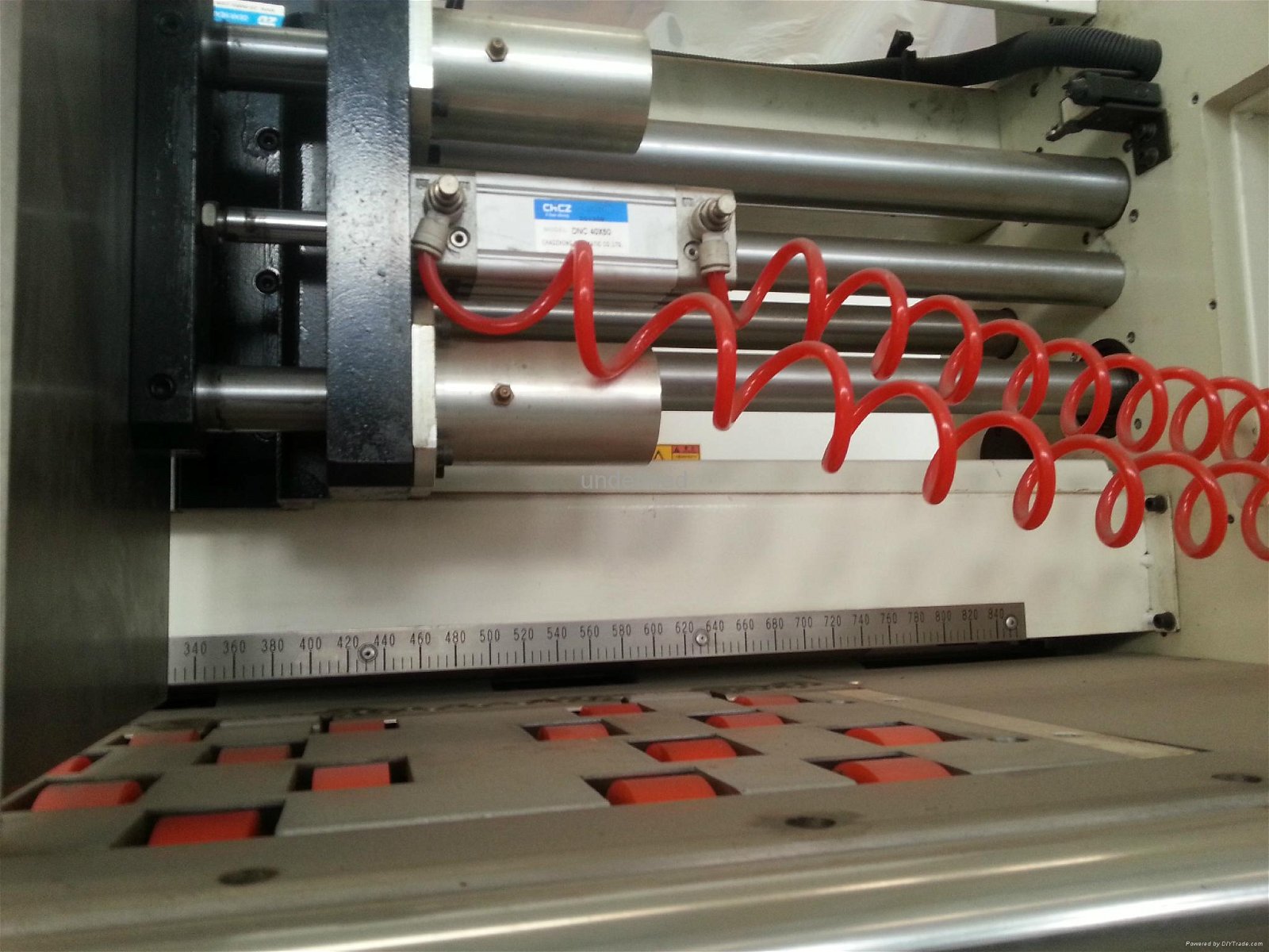 XMQ-1650 lead edge feeding automatic die cutting machine for corrugated carton  3