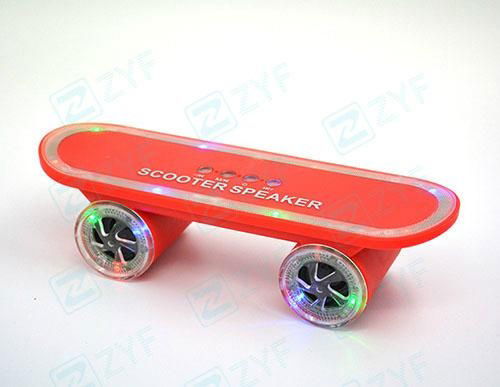 Fashion skateboard shape outdoor mini stereo bluetooth speaker with led light 3