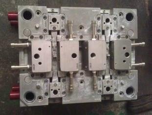 Precision injection mould 2