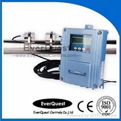 Transit time ultrasonic flow meter with clamp on transducer