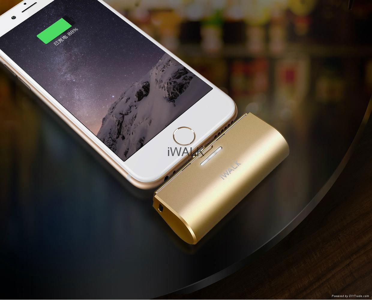 Portable docking battery for iPhone lightning battery charging dock 3