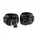 Locking handcuffs in Black 