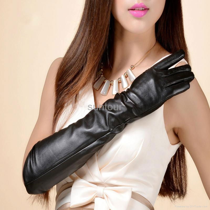 Warm leather gloves