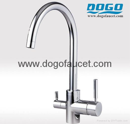 Double Handle Tri-Flow kitchen faucet Brass material 2