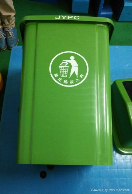 Small Size Plastic Waste Bin 60L Recycling Containers 2