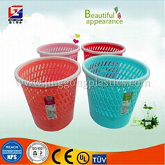 open top plastic paper basket in office 