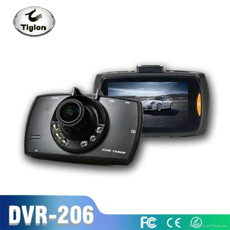 China DVR Manufacturer 2.4 Inch HD 720P Night Vision Car Camera Systemm M6 120 W