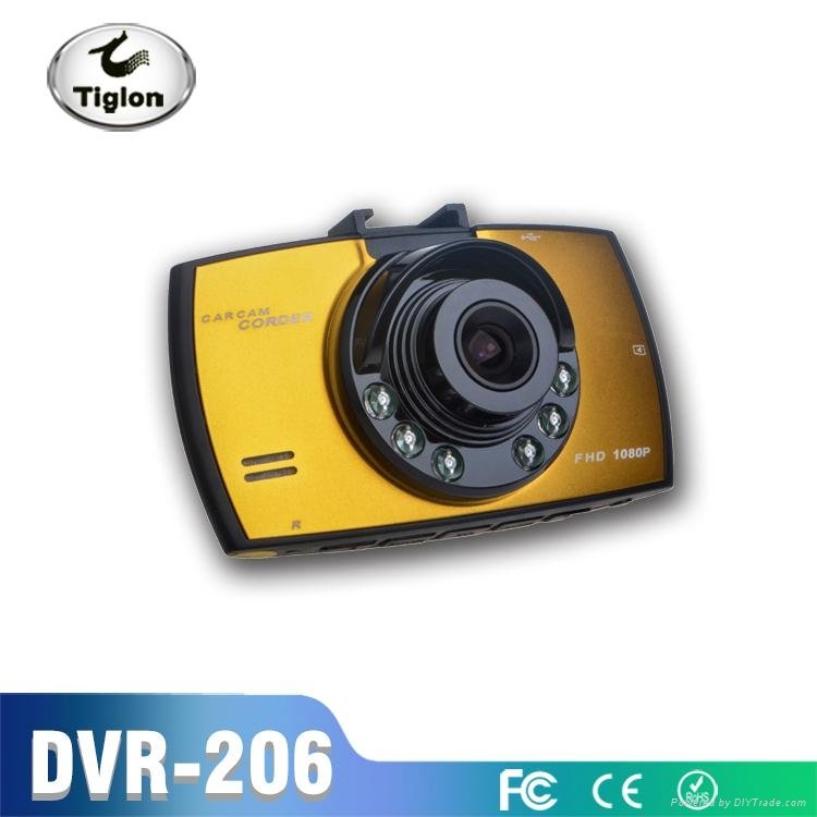 China DVR Manufacturer 2.4 Inch HD 720P Night Vision Car Camera Systemm M6 120 W 4