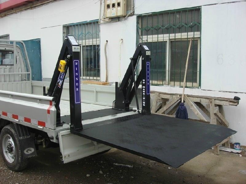  Trailer-mounted Hydraulic Tail Lift 2