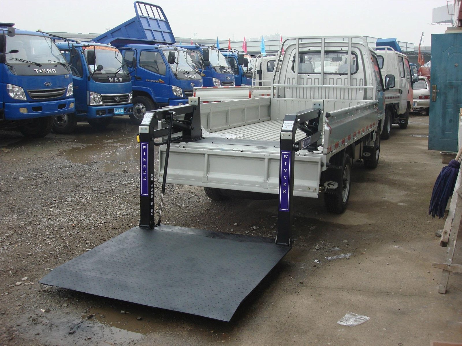  Trailer-mounted Hydraulic Tail Lift 5