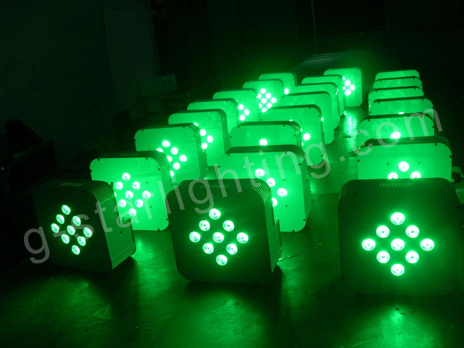 9 LEDS wireless battery par 4