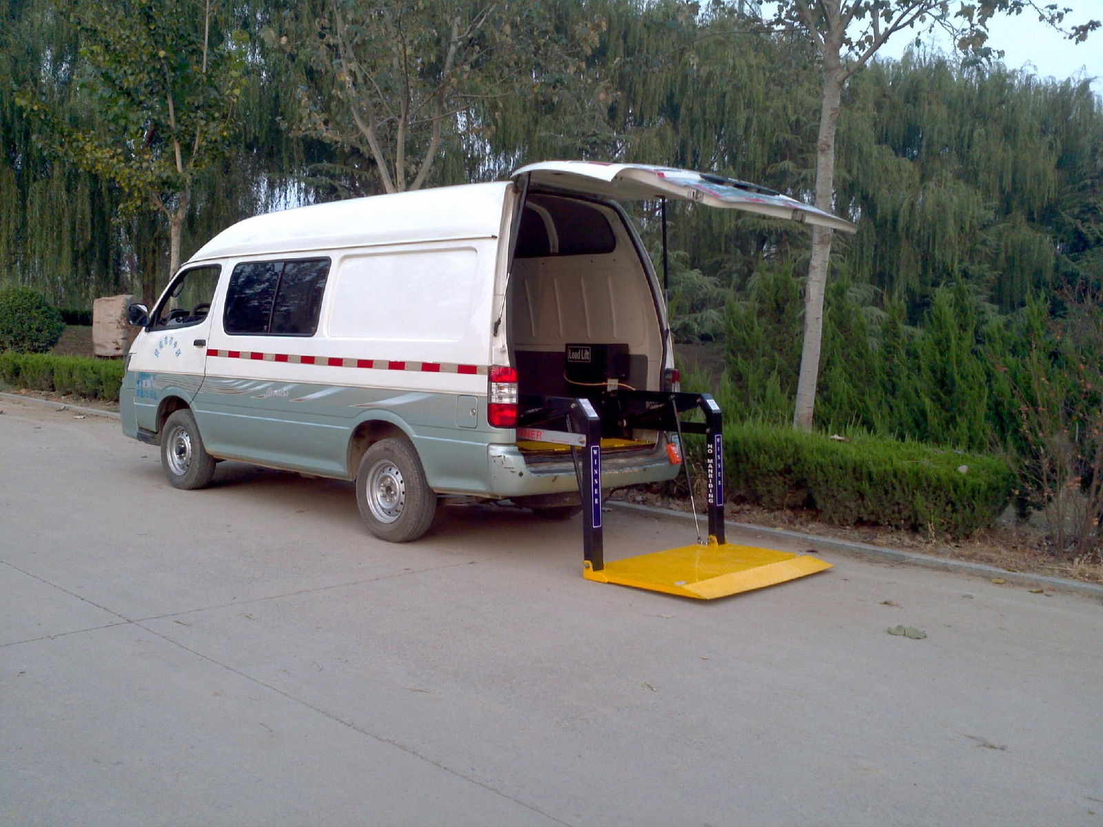 Trailer-mounted Hydraulic Tail Lift 2