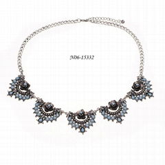 Metal Material Statement Necklace