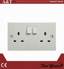 CE Approved 3-Feet Square Electrical 13 AMP Switched Socket