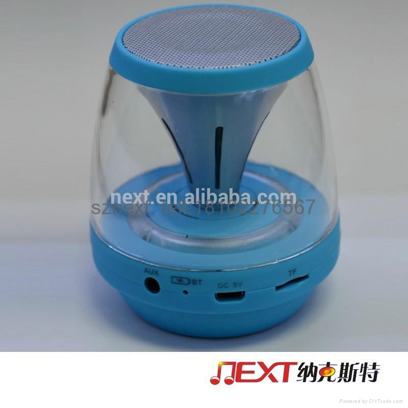 2015 Popular Bluetooth Mini Speakers with Led Flashlight 4