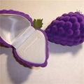 Grapes Shaped Flocking Ring Box 1