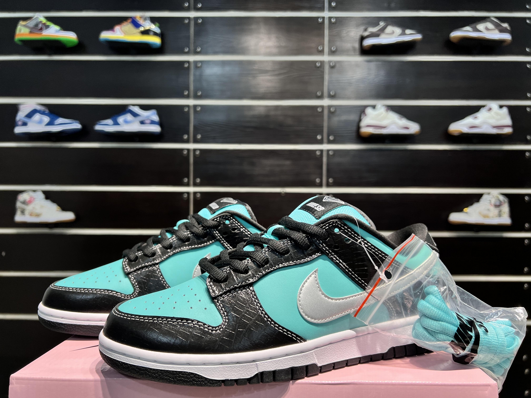       SB Dunk Low Diamond Supply Co. Tiffany shoes  casual shoe 4