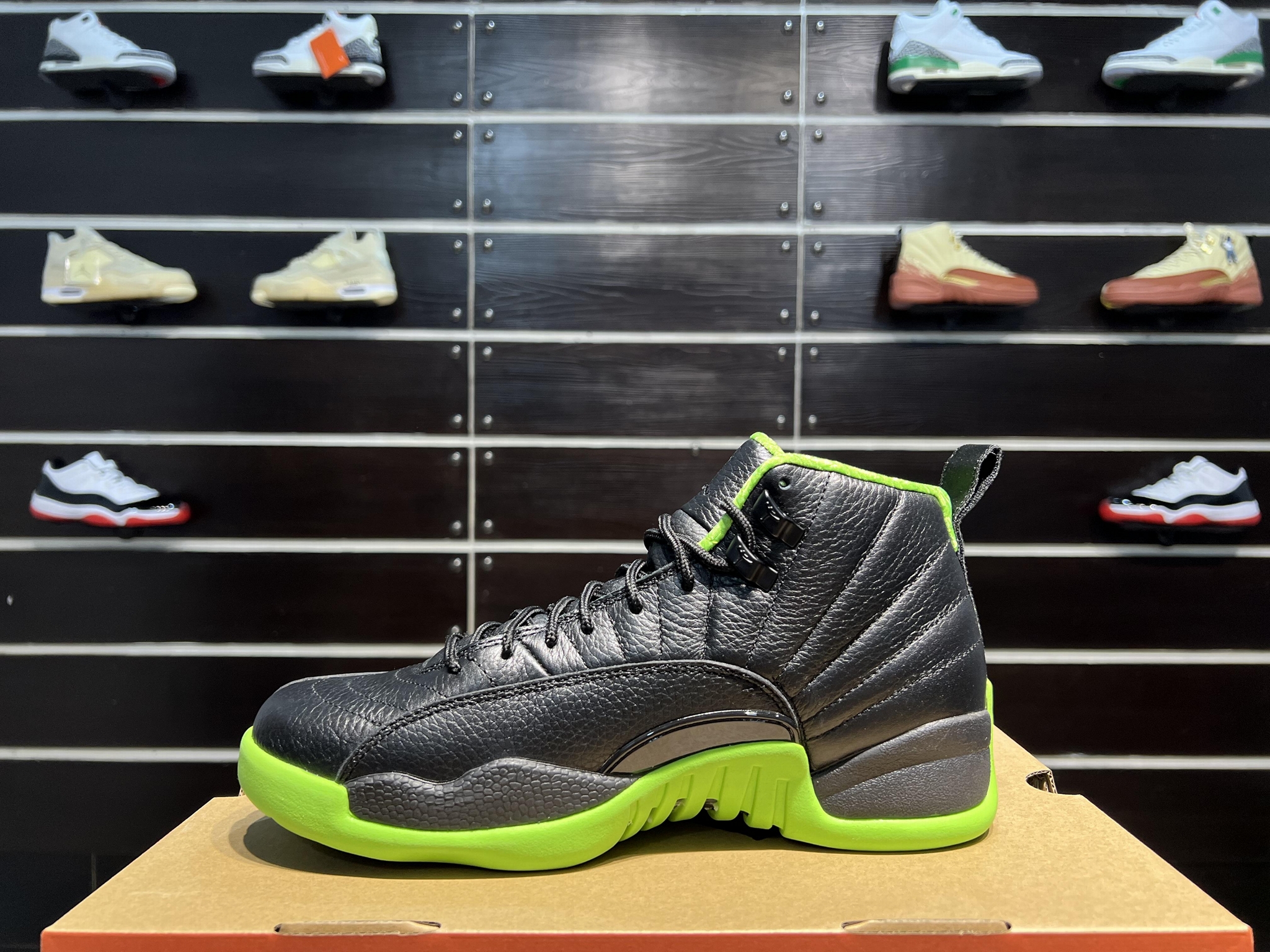 Wholesaler Air  Jordan 12 Retro High Top basketball Shoes Sneakers 1