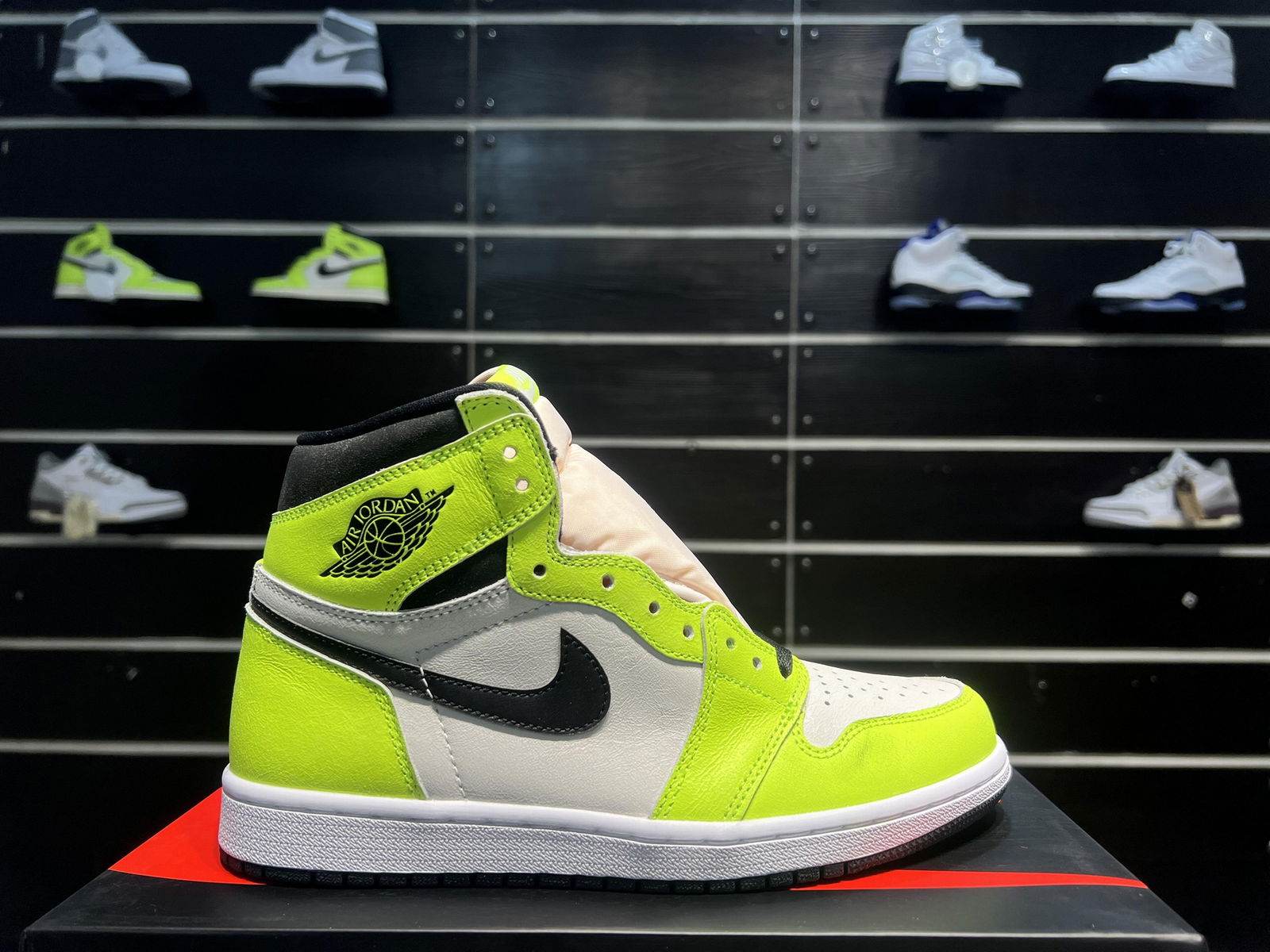 wholesale AJ1 Air Jordan 1 Retro High OG Visionaire sneakers basketball shoes  4