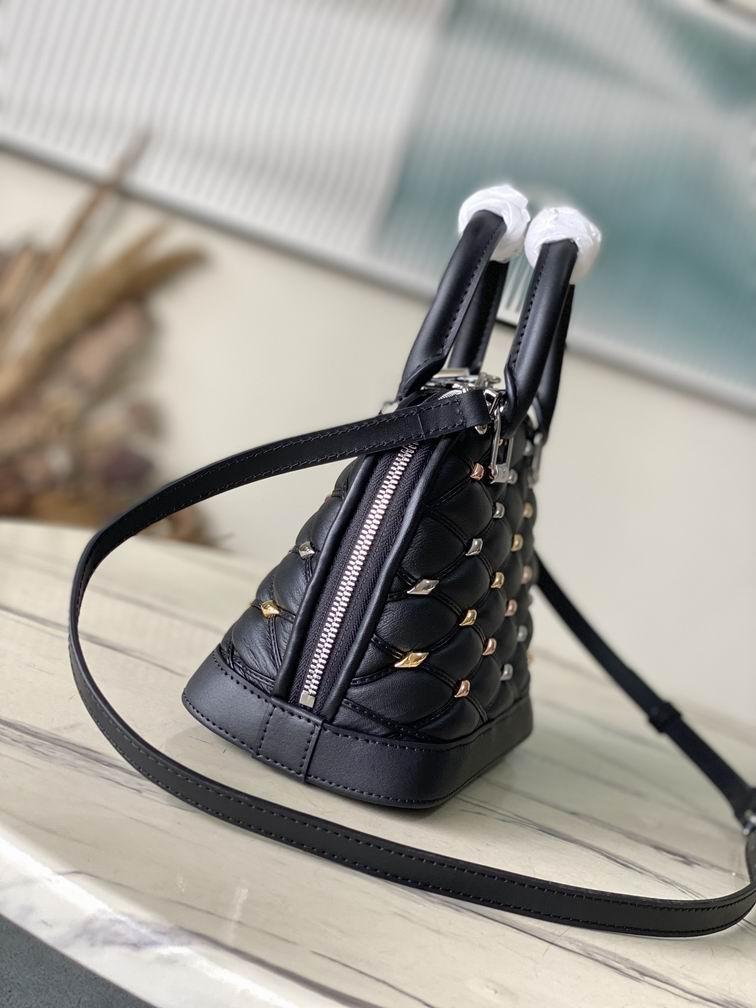 Wholesale top 1:1 ladies Backpack hiking               bags fashion bag  5