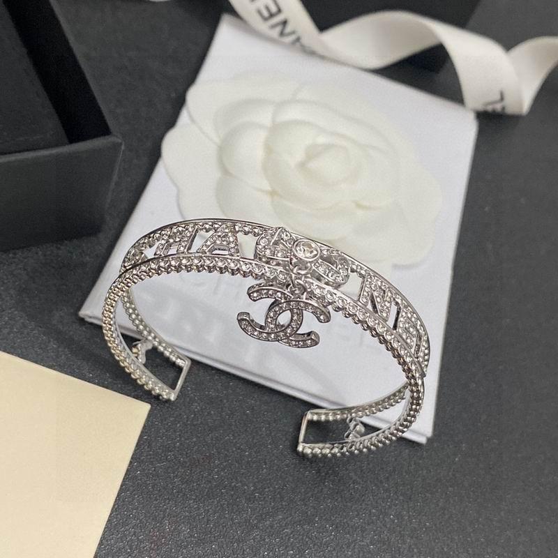 wholesale Interlocking Bracelet Gold/White/Crystal fashion pearl chain bracelet  15