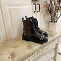 Wholesale newest Louis Vuitton Women Boots Fashionable Flat Heel Boots 