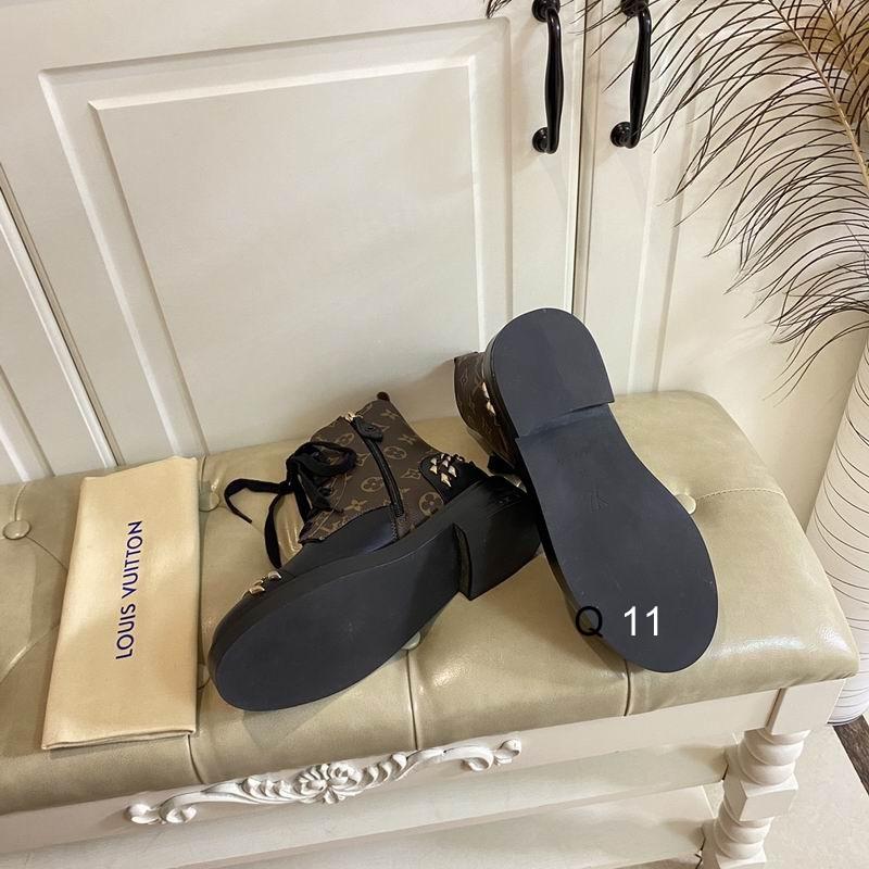 Wholesale newest               Women Boots Fashionable Flat Heel Boots  11