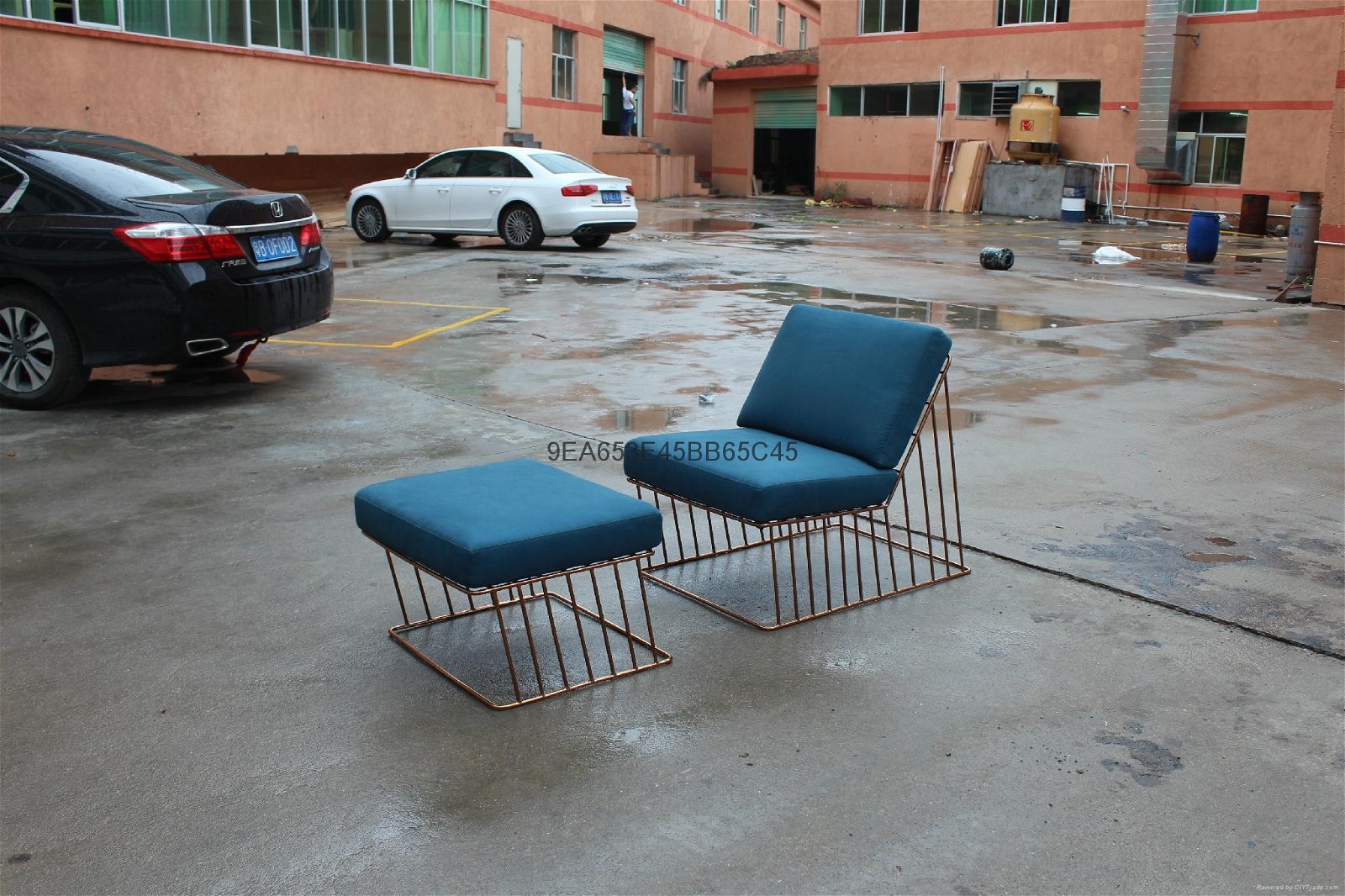 Wired Italic Lounge Chair & Ottoman 2