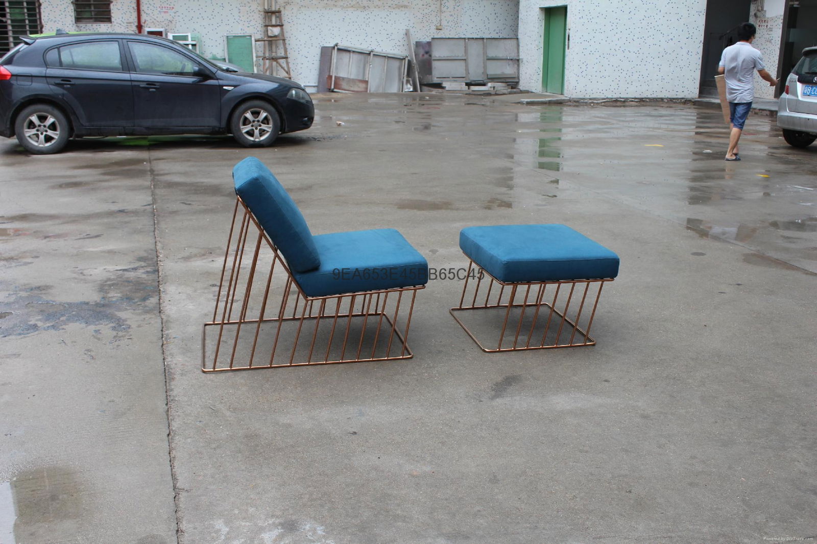 Wired Italic Lounge Chair & Ottoman