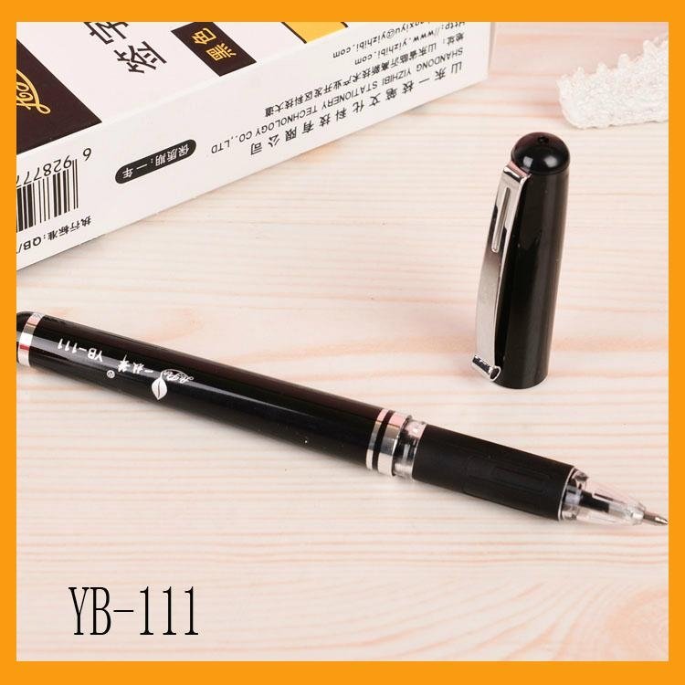 Comfortable soft black barrel plastic gel ink pen with cap