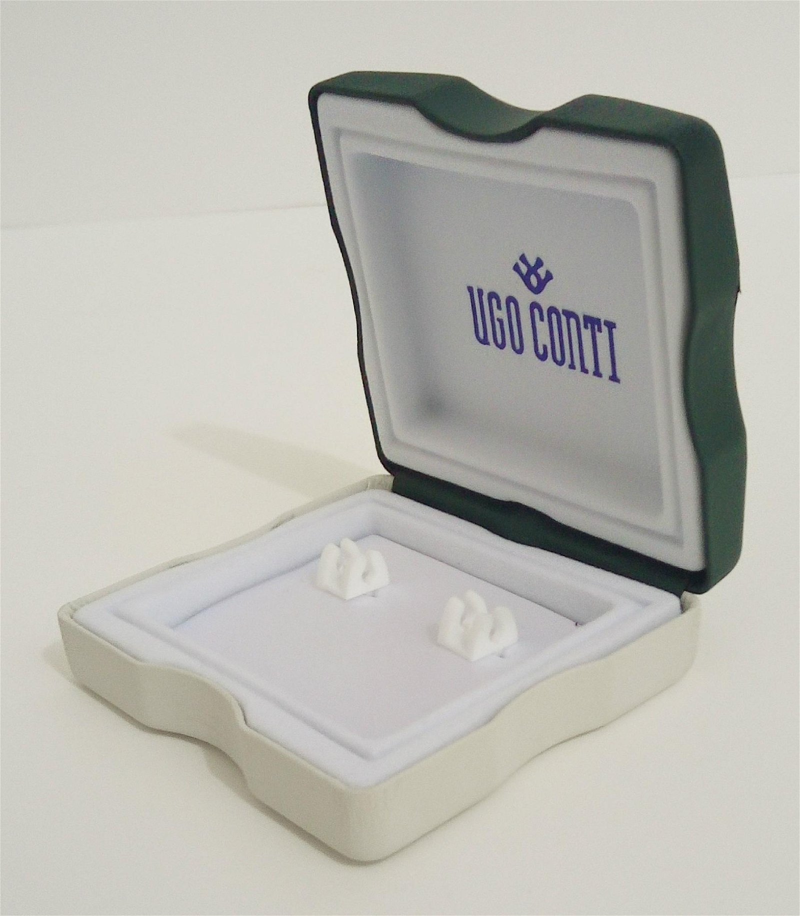 import cufflink box