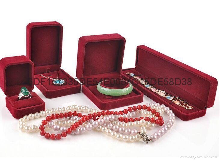 high-grade velvet jewelry boxes 2