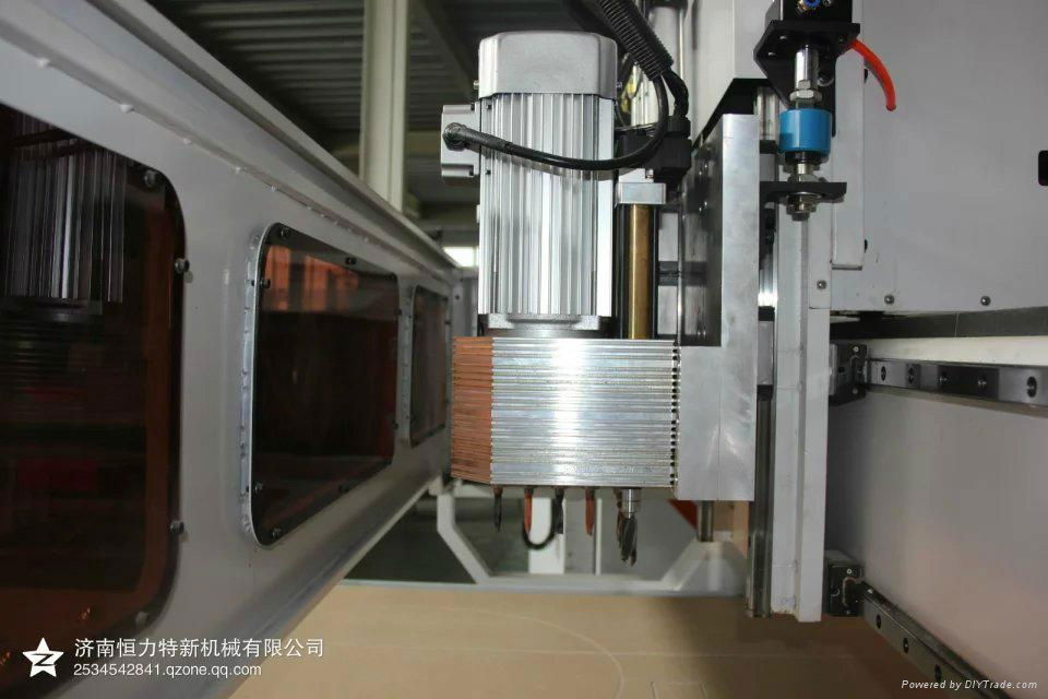 Cnc router 1325 with auto feeding system for woodworking industry 5