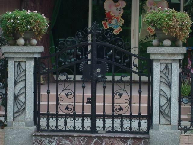 Shenzhen factory direct sale, wrought iron door 4