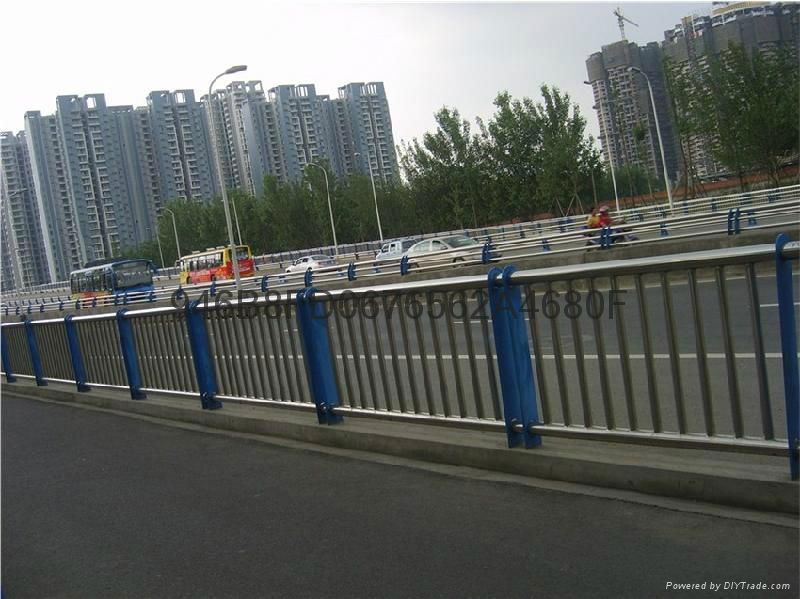 广州隔离道路护栏生产鑫运来护栏厂家 广州护栏厂家