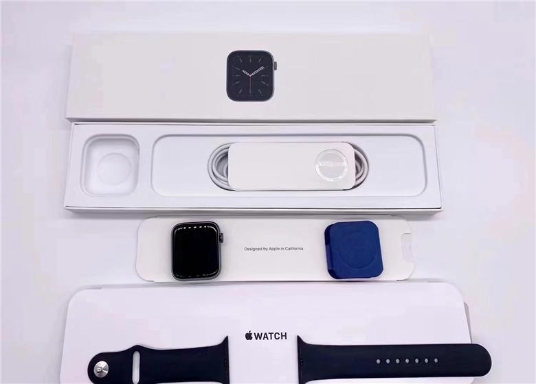 Replicas Bluetooth Smart iWatch Series 6 with Sports Silicone Watch Strap