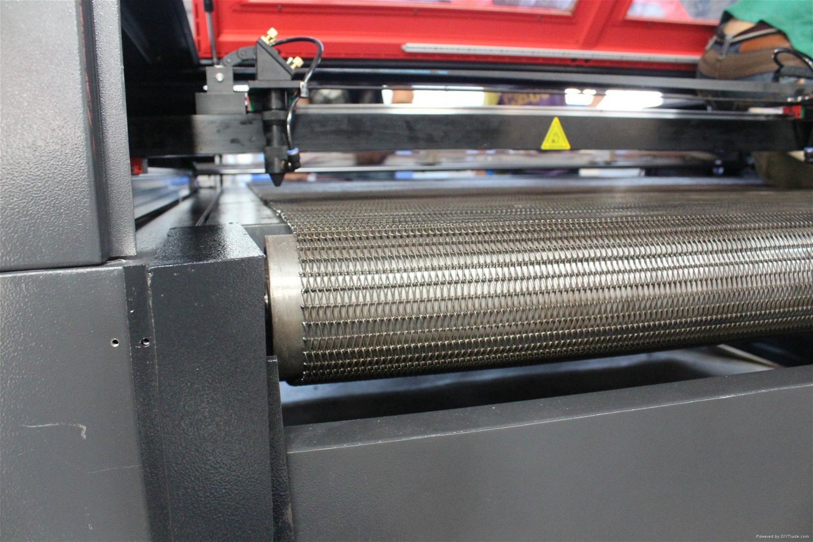 Auto feeding laser cutting machine width 1600mm 5