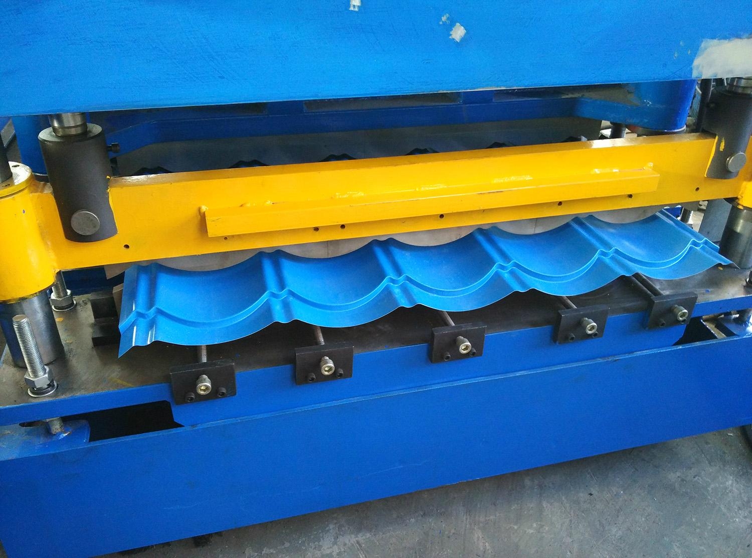 PPGI Sheet Roof Tile Roll Forming Machine 4