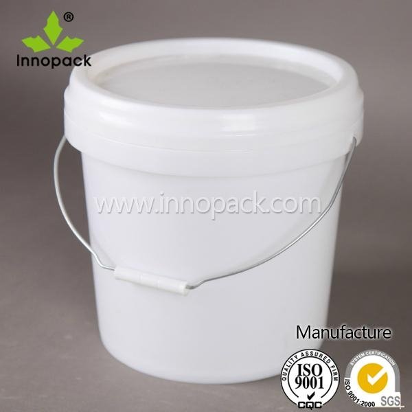 Customized 10L plastic container with lid and handle  3