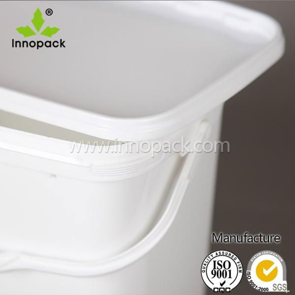 9L rectangular plastic pail with plastic lid and handle 