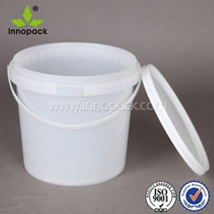 white hard plastic 5L plastic container with lid