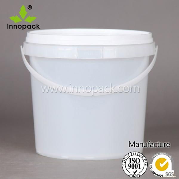 white hard plastic 5L plastic container with lid 2