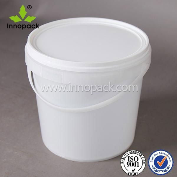 white hard plastic 5L plastic container with lid 5