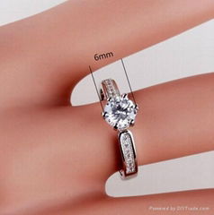 925 Sterling Silver Ring with Bright Diamond