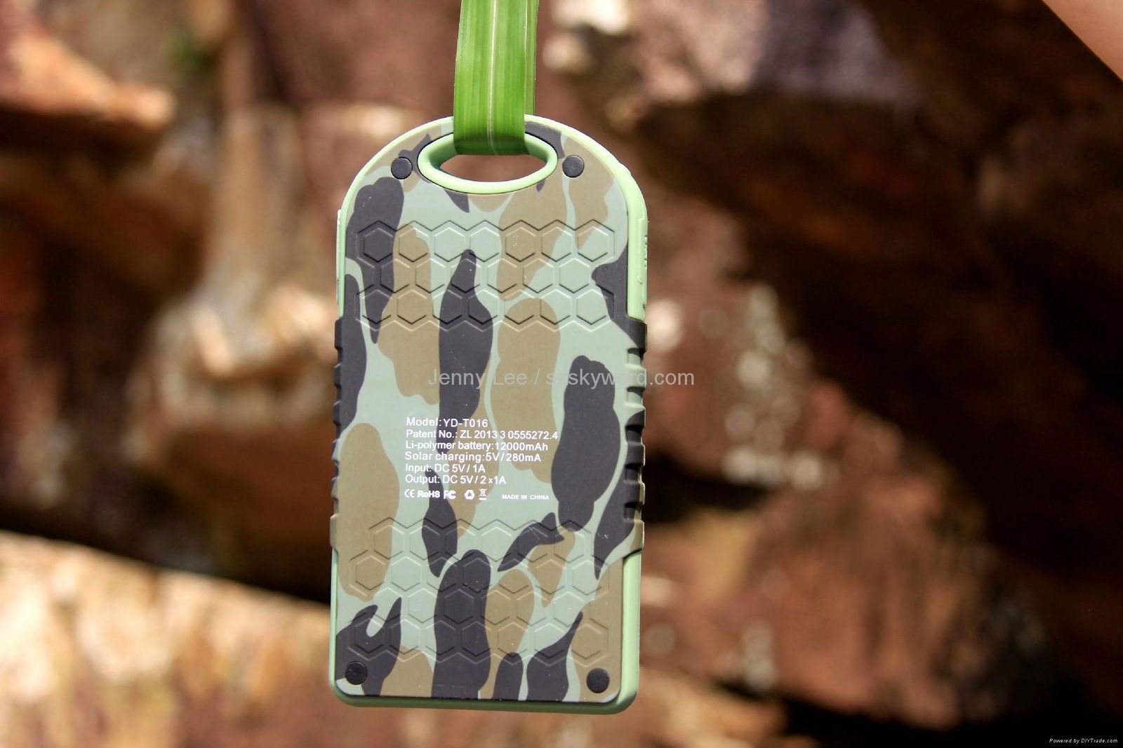 Private Label Camo Solar Power Bank 12000mah Outdoor USB Mobile Phone Charger  4